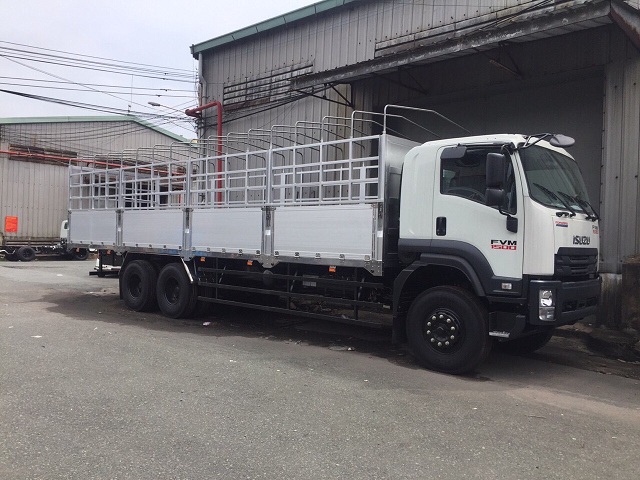 xe tai isuzu 15 tấn thùng bạt